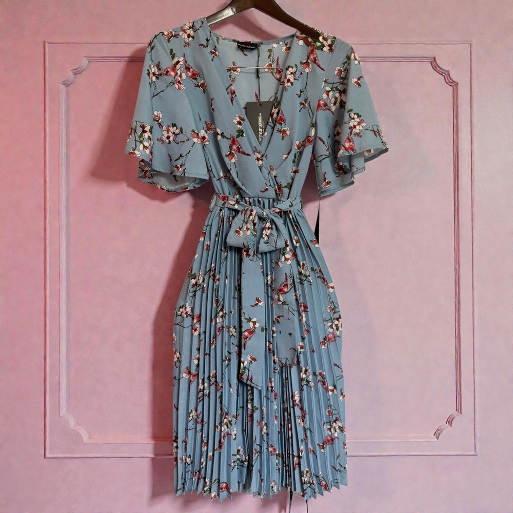 PrettyLittle thing light blue floral pleated midi dress